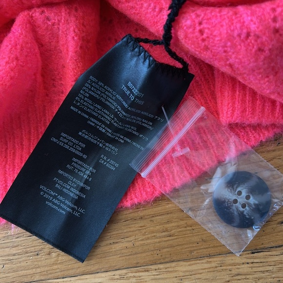 NWOT Volcom Cardigan Beach Sweater Electric Coral Size Medium - Picture 12 of 16